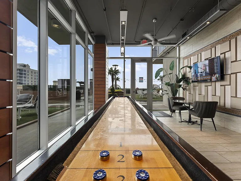 The VUE Charlotte On 5th — Photo 16