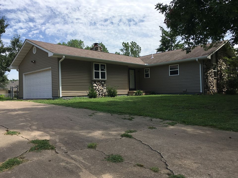 Beautiful home on large lot 