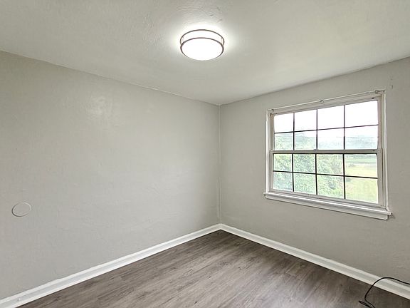 4th image of 120 Yorke St #3