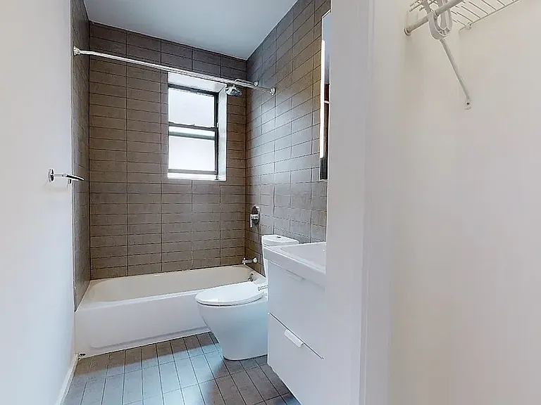 29 Brooklyn Ave #1D — Photo 8