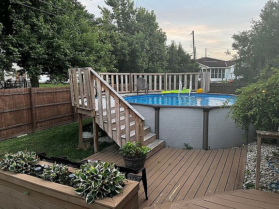 5th image of 126 Columbia Dr