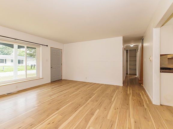 3rd image of 1709 W Glenn Ellyn Dr