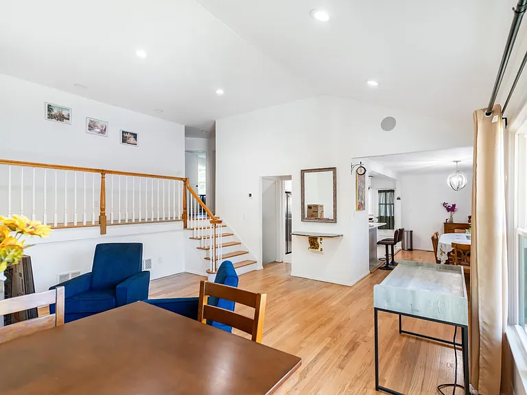 31 Frederick Ln — Photo 4