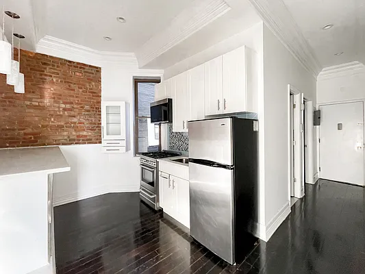 Rented by Voro, LLC | media 4