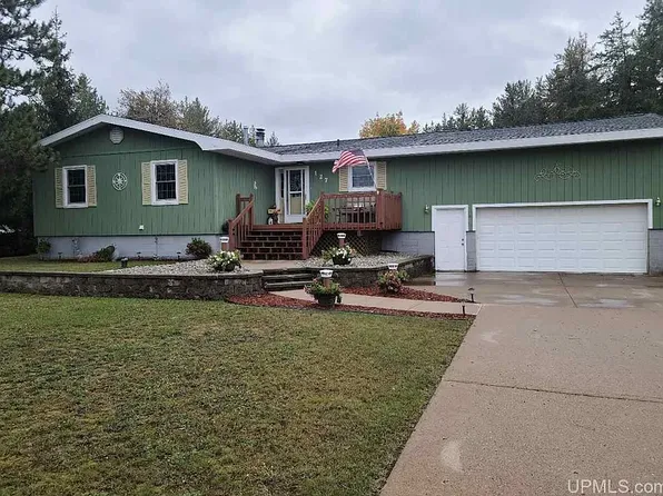 127 Ridgewood Dr, Marquette, MI 49855