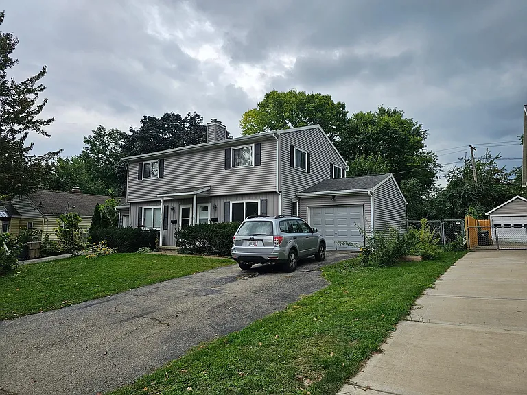 2927 Harvey St — Photo 1