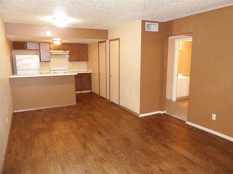 1st image of 701 Oakwood Ln APT 7
