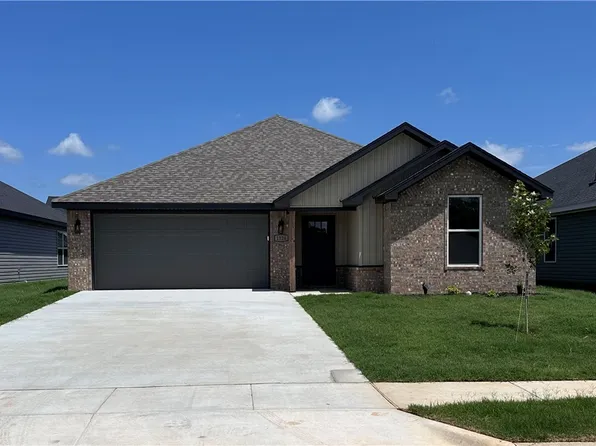1724 Gerald Shay Rd, Gentry, AR 72734