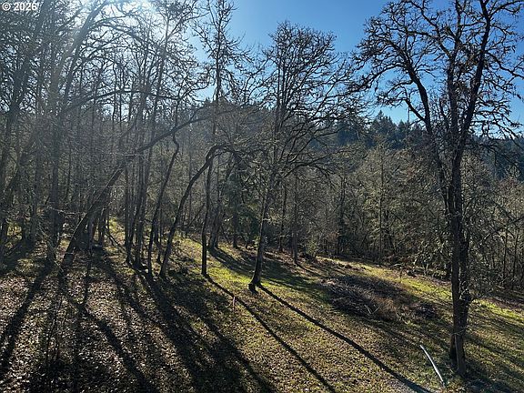 4th image of Hallmark Ln