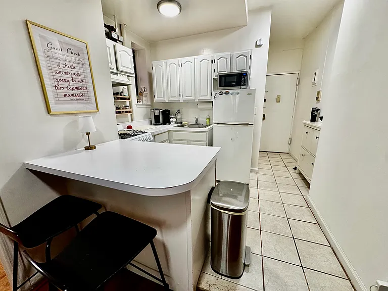 435 E 75th St #7 — Photo 22