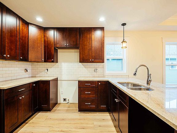 5th image of 328 W 13th St