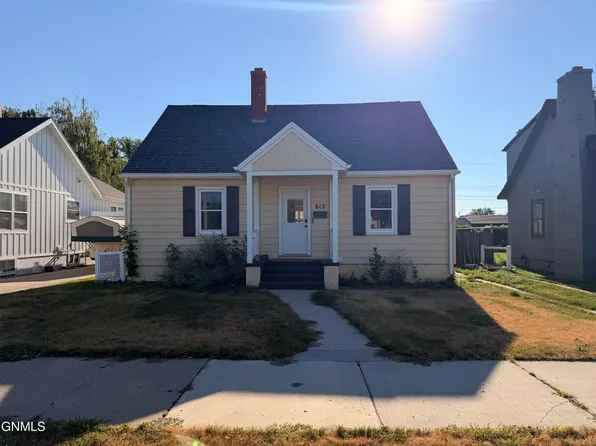 812 3rd Ave E, Williston, ND 58801