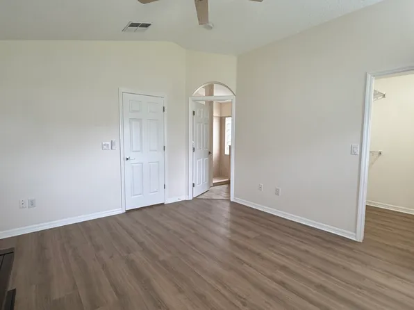 15417 Lake Bella Vista Dr, Tampa, FL 33625