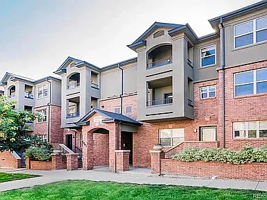 Building Photo - 2901 Wyandot St #6