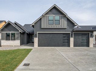 977 Spring Mountain Dr, Wenatchee, WA 98801