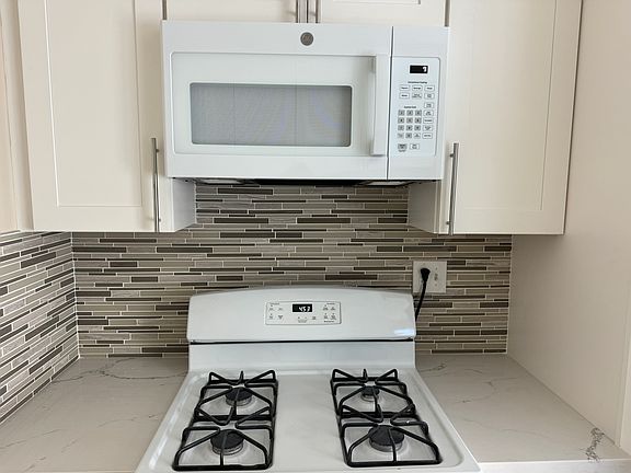 5th image of 1656 Newhall St APT 3