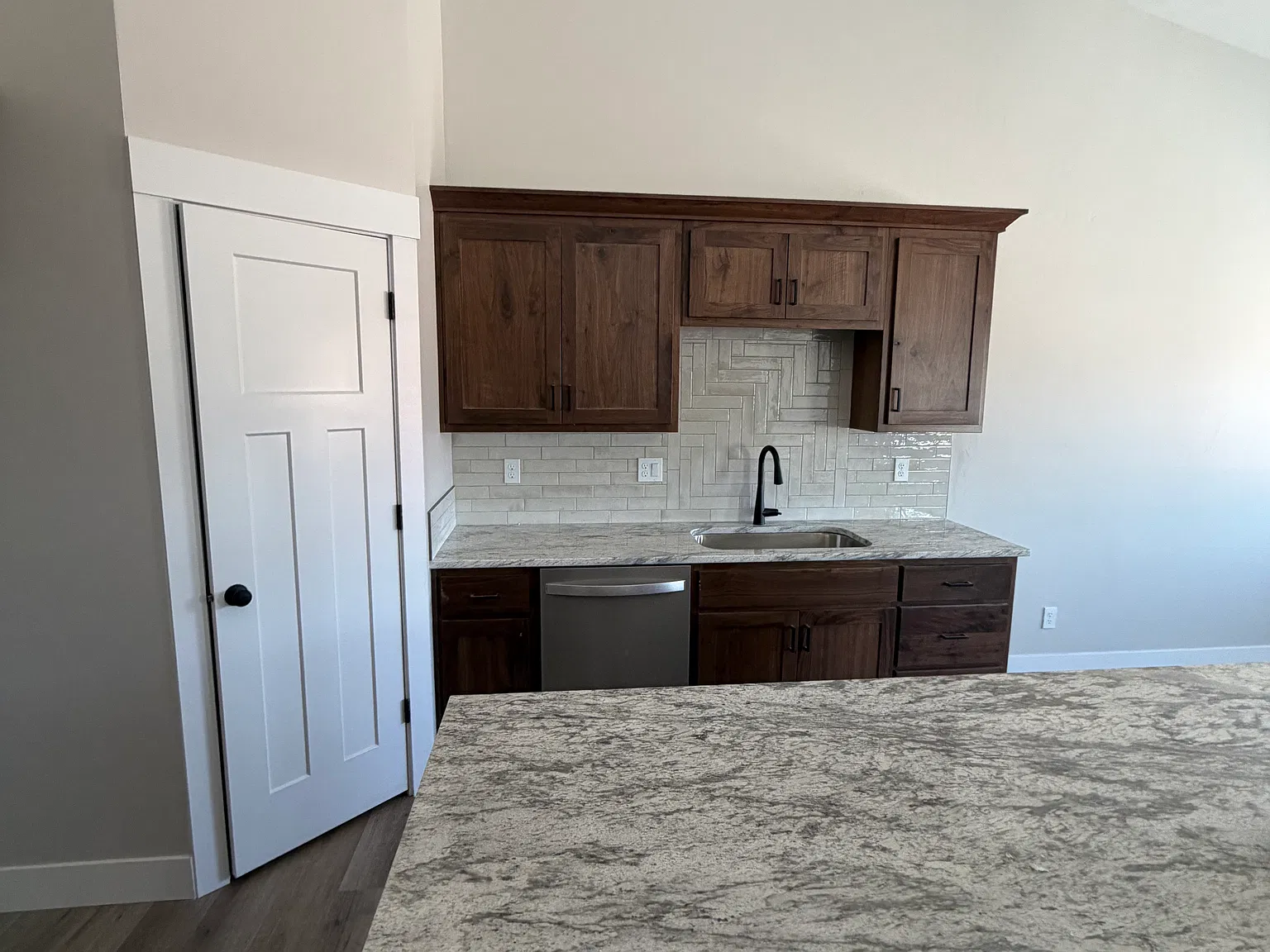 3 bed, 1592 sqft, $1,900 — Photo 2