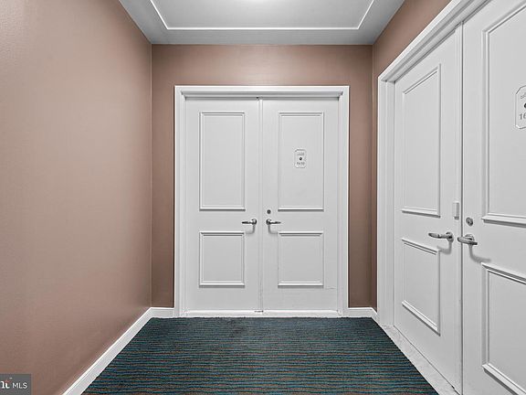 5th image of 100 Harborview Dr Unit 1610