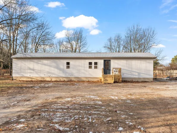 14900 Heritage Dr W, Wheatfield, IN 46392