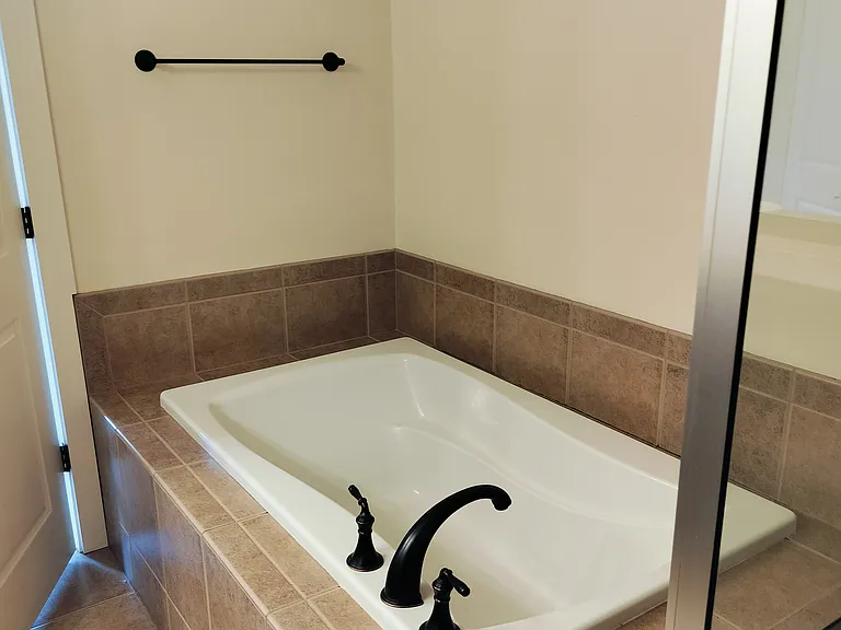 N Pointe Cir — Photo 11
