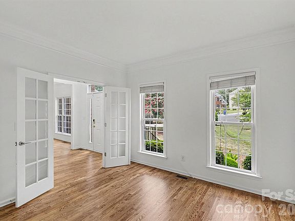 5th image of 4523 Brent Wood Dr