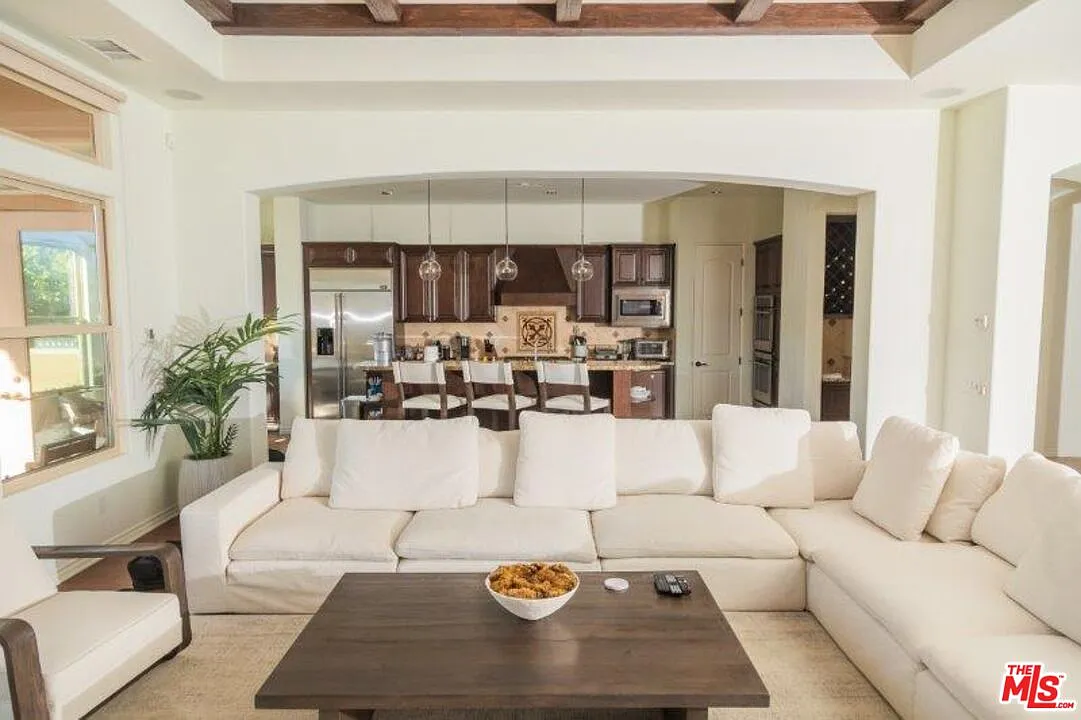 4 bed, 5.5 bath, 3152 sqft, $8,500 — Photo 1