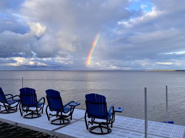 91 S Nanagosa Trl, Suttons Bay, MI 49682
