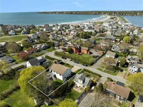 11 Renfrew Ave, Middletown, RI 02842