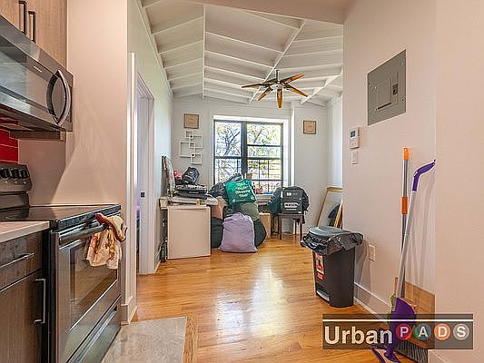 3rd image of 936 De Kalb Ave #404