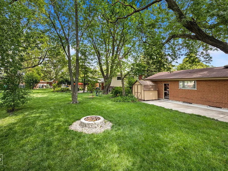 413 E Atwater Ave — Photo 46