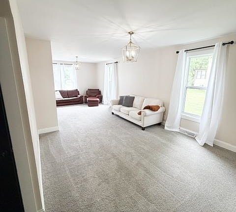 4th image of 206 Valley St