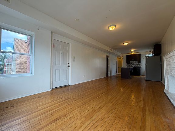 4th image of 207 S Whipple St #3