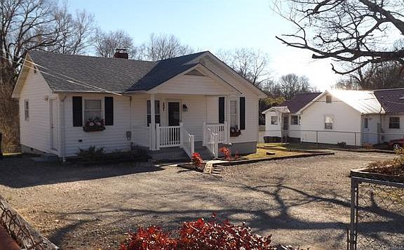 2nd image of 207 W Parkwood St
