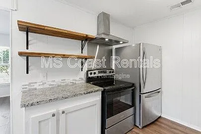 20 Martha Ave — Photo 11