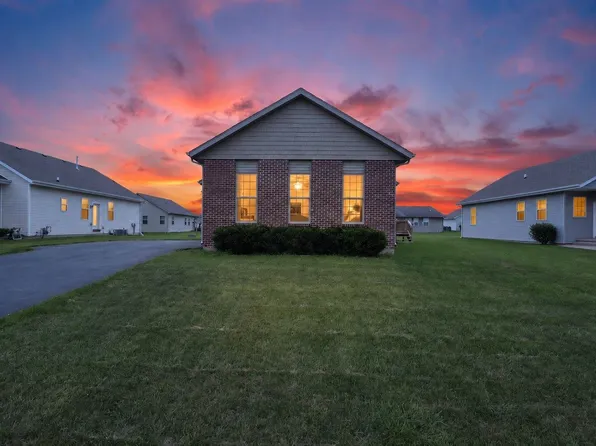 7463 Silo St, Machesney Park, IL 61115