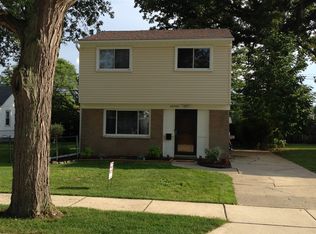 22660 Maxine St, Saint Clair Shores, MI 48080