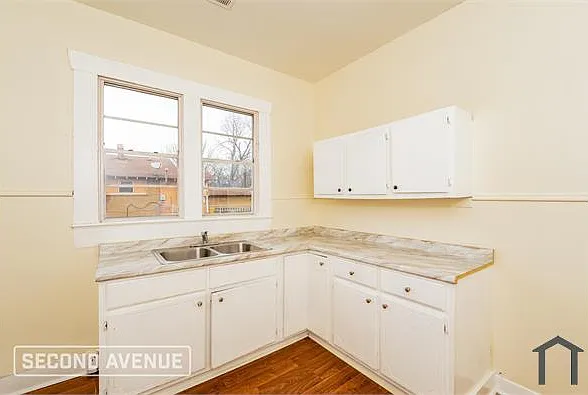 3201 Avenue E — Photo 10