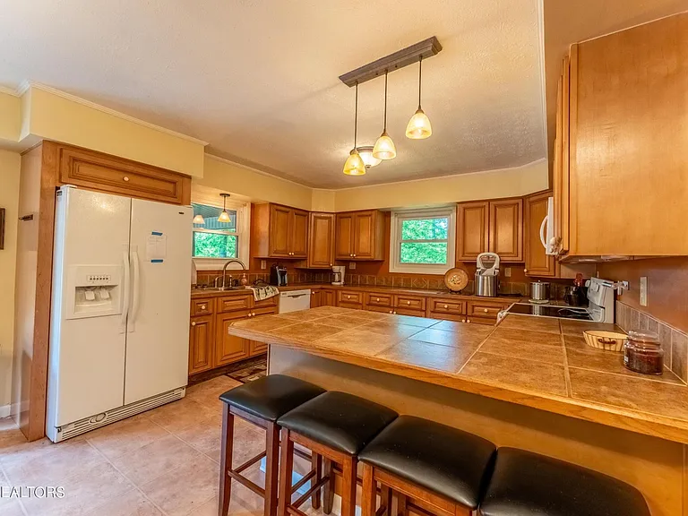 1806 Perimeter Dr — Photo 9