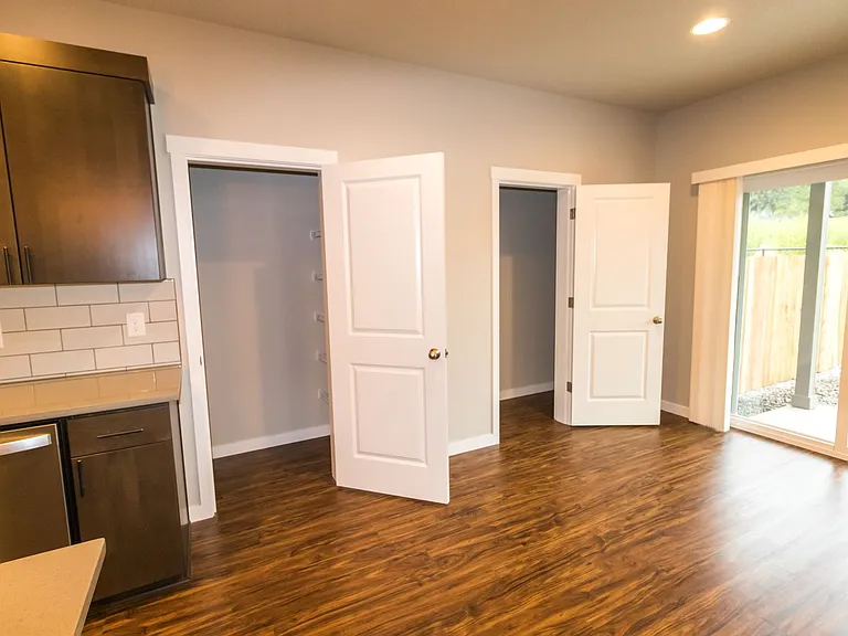 6302 NE 49th Way #A & B — Photo 6