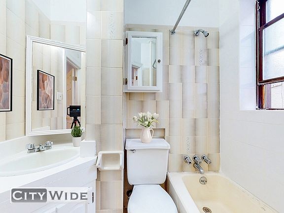 5th image of 345 E 83rd St #37