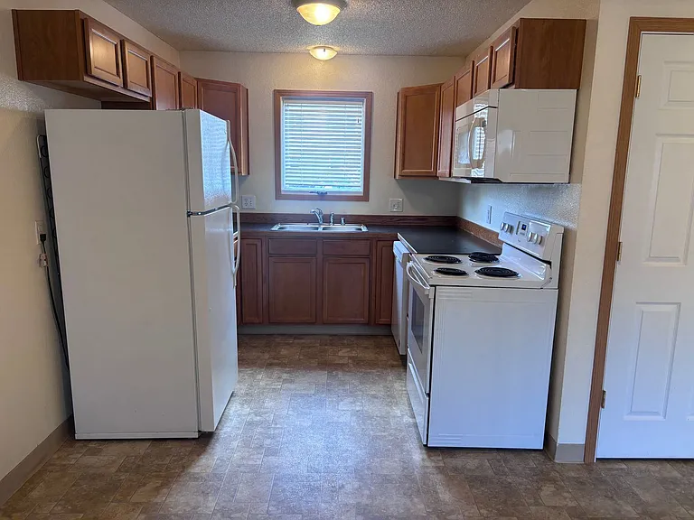 450 Dailey Ave — Photo 2