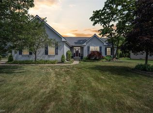 38372 Avalon Dr, North Ridgeville, OH 44039