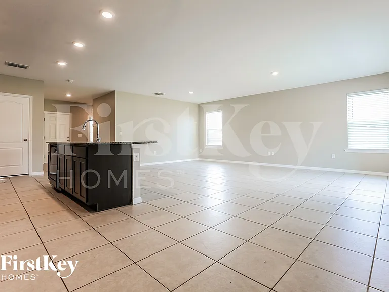 23338 Moorhead Ave — Photo 4