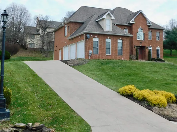 1504 Foxtrot Dr, Morgantown, WV 26508