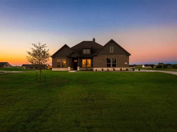 137 Pampas Ct, Decatur, TX 76234