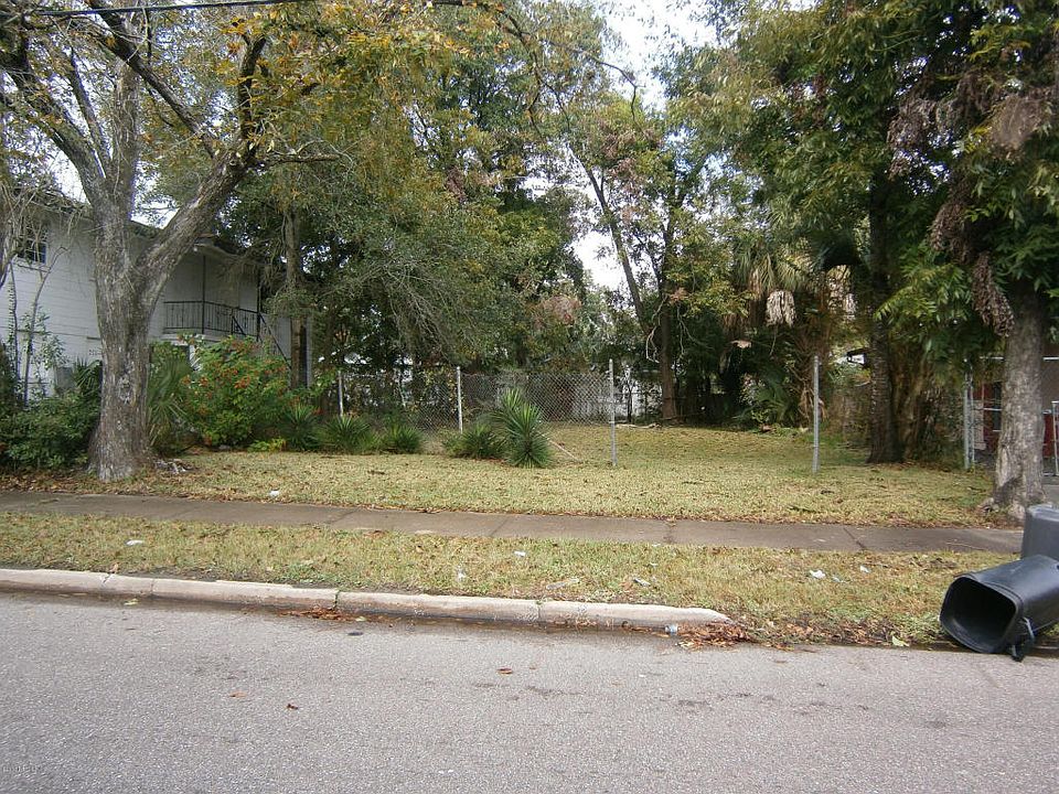 1st image of 1725 W 22nd St