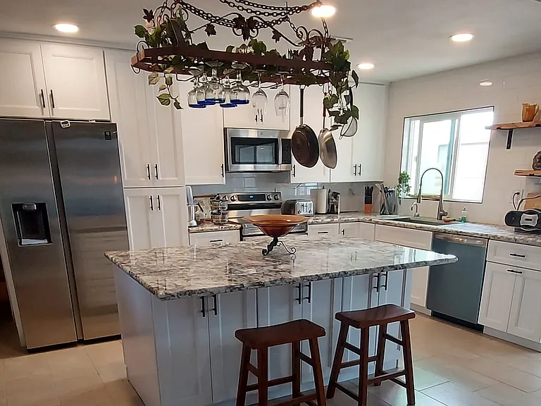 1812 N 68th Dr — Photo 2