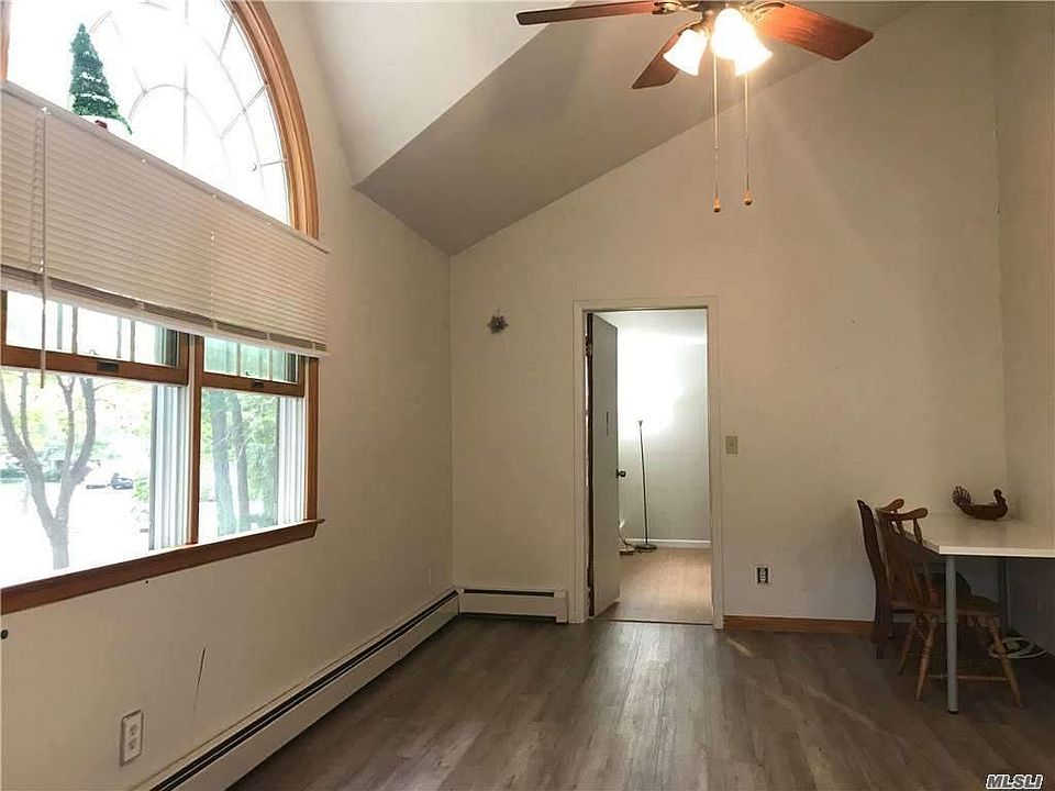 1st image of 3 Burgess Ln