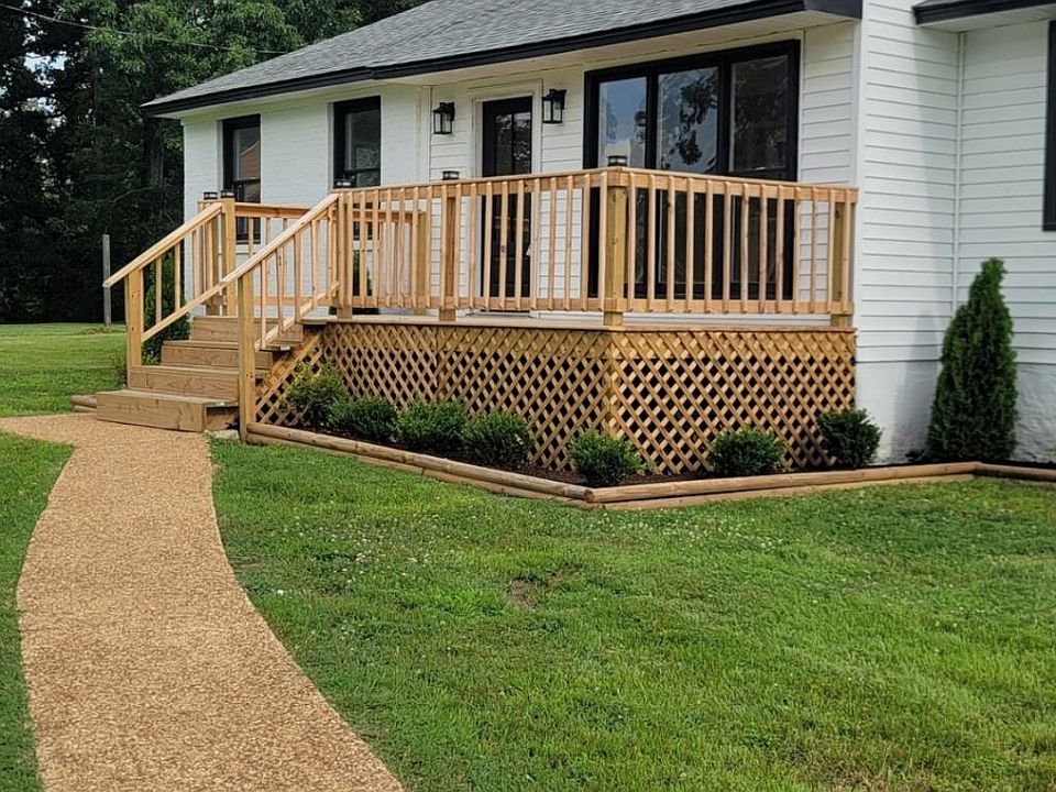 1st image of 300 Oak Grove Dr