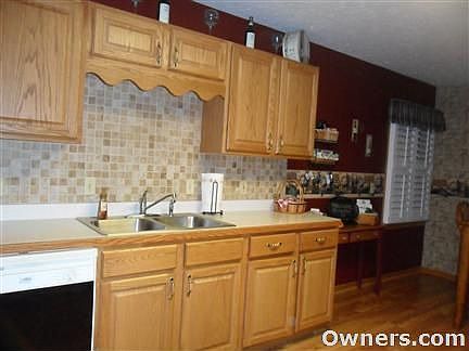 Oak cabinets w/tile backsplash